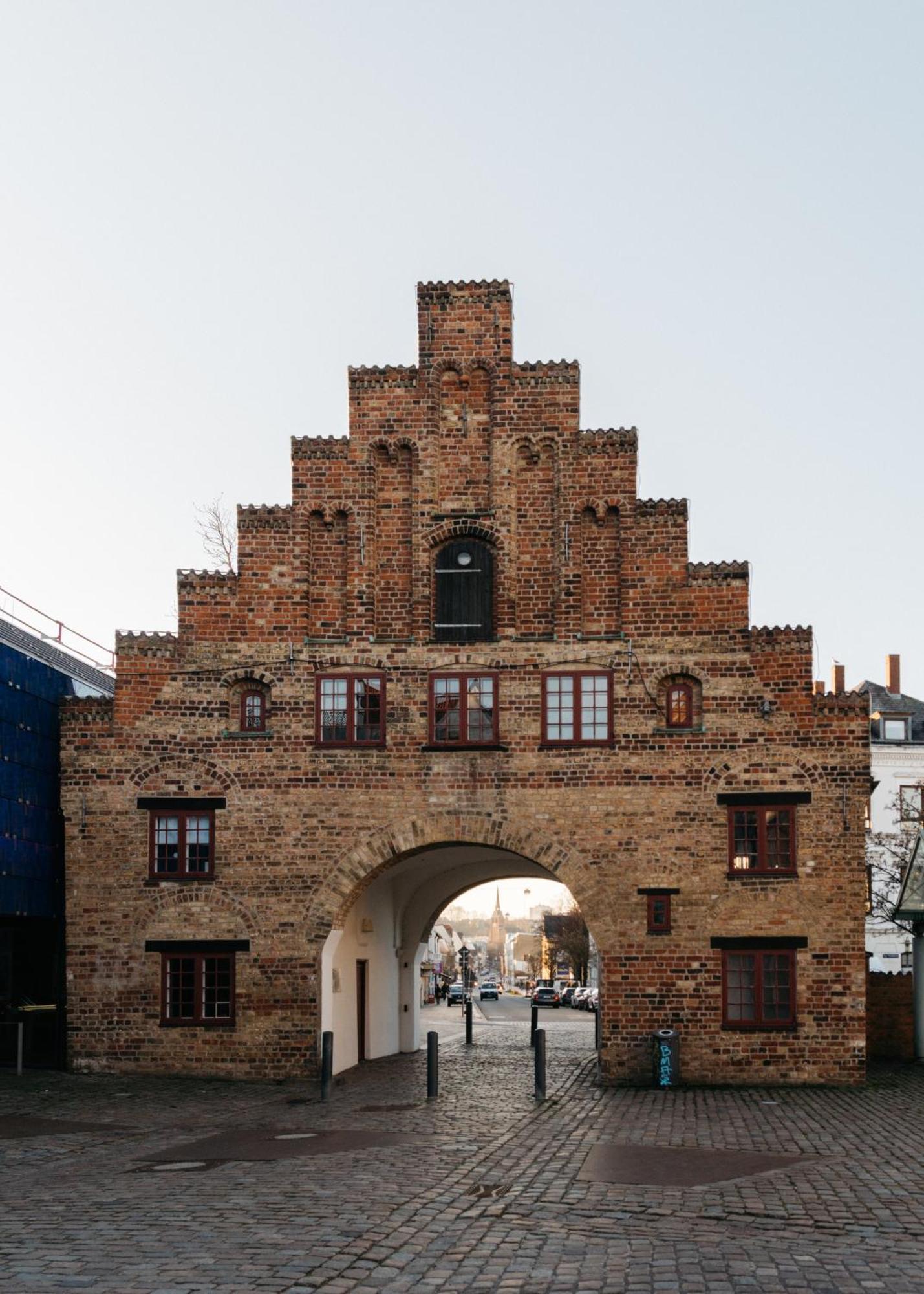 Grosses Apartment Mit 2 Balkonen Zentral Am Nordertor Flensburg Exterior photo